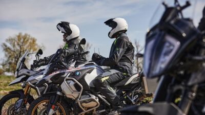 Der perfekte Motorradanzug für anspruchsvolle Motorradtouren